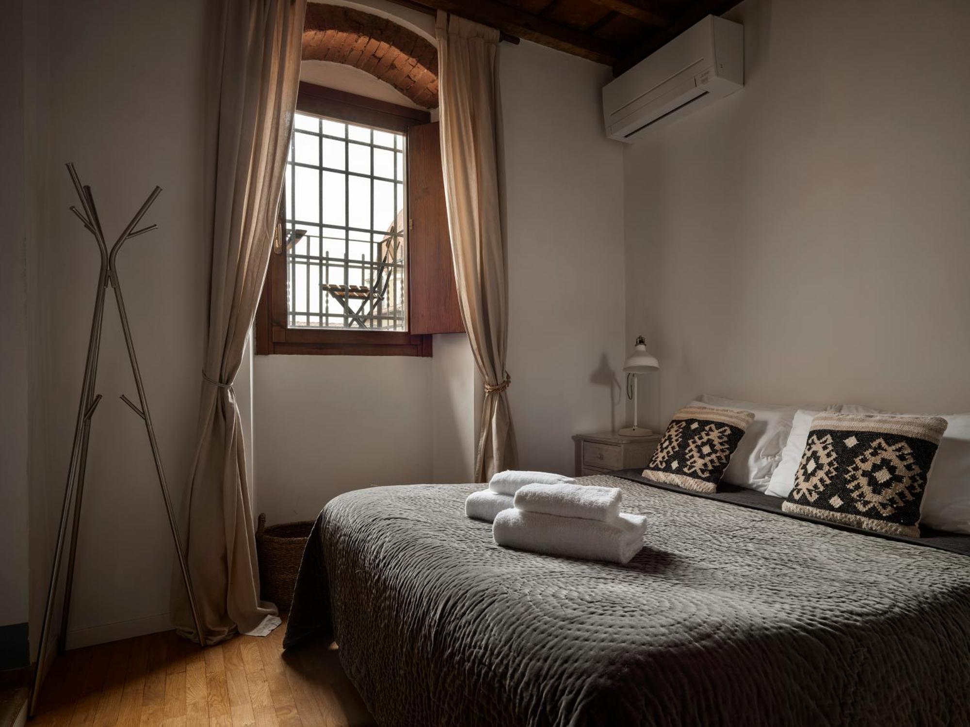 One Of A Kind Near The Duomo W/Balcony Palace Apt Firenze Bagian luar foto