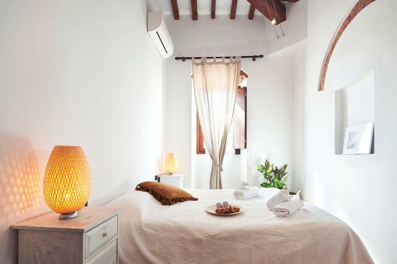 One Of A Kind Near The Duomo W/Balcony Palace Apt Firenze Bagian luar foto