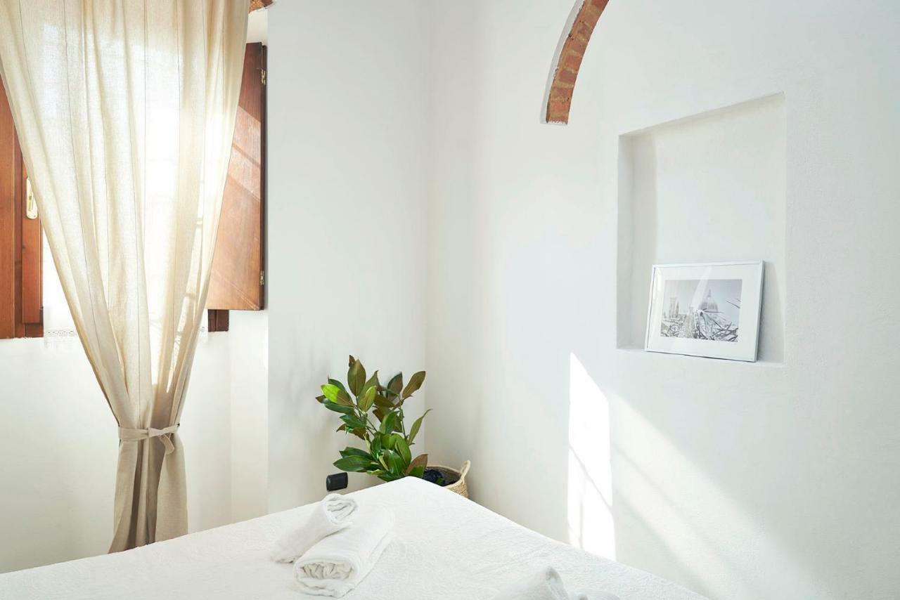 One Of A Kind Near The Duomo W/Balcony Palace Apt Firenze Bagian luar foto